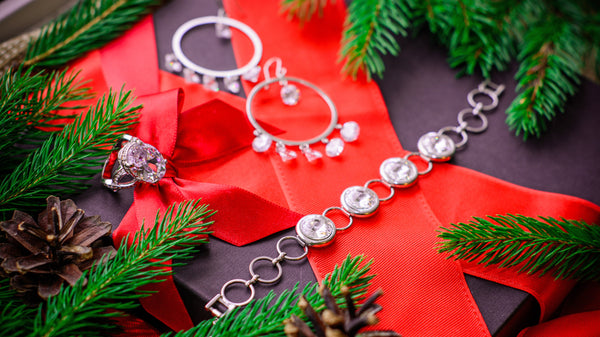 Top Timeless Jewellery Gifts To Give Her on Christmas